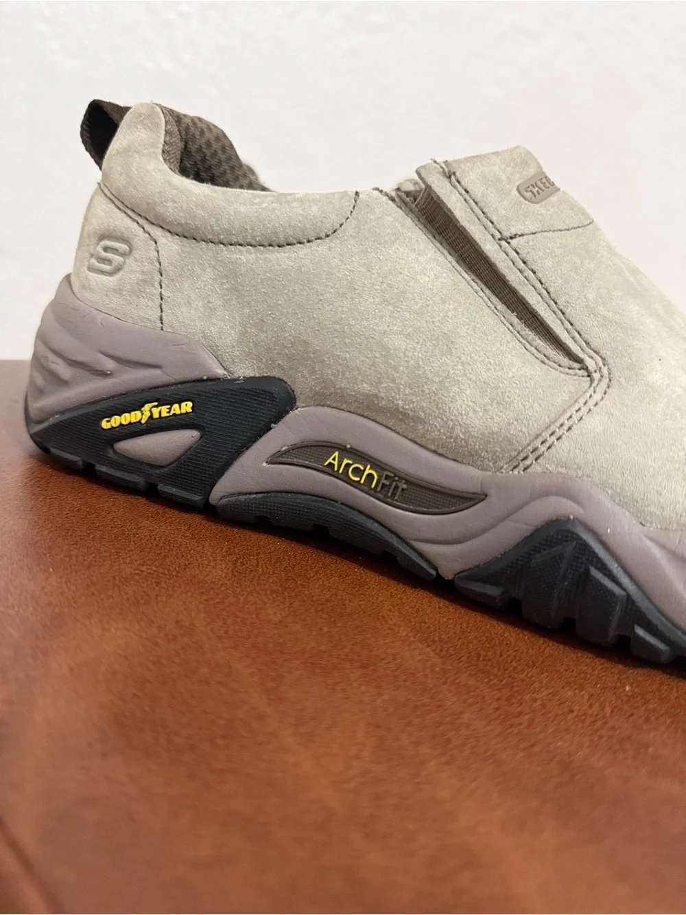 Skechers Arch Fit Maverick Leather Slip Ins 7.5